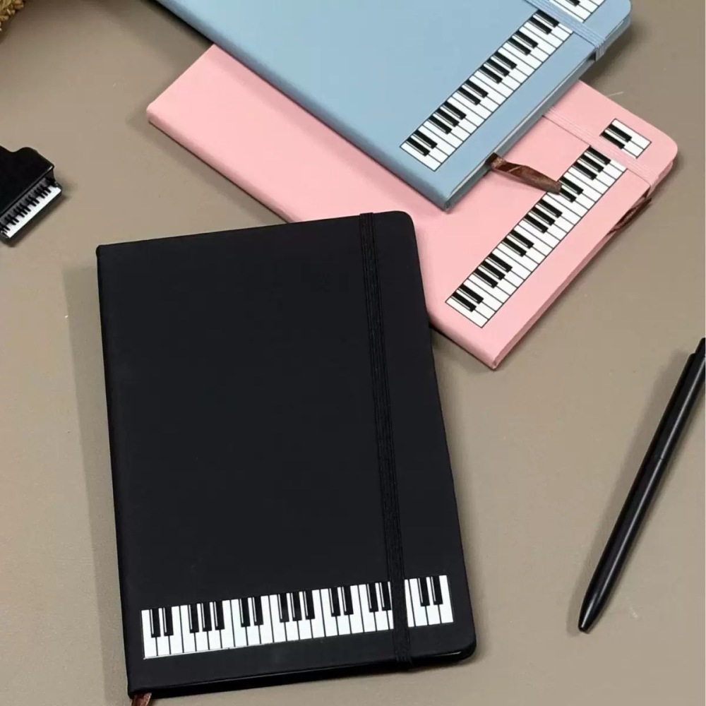 Blank Sheet Music Notebook - دفتر ملاحظات بتصميم موسيقي على شكل